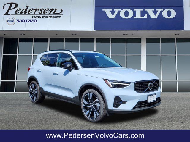 2025 Volvo XC40 Plus Dark Theme