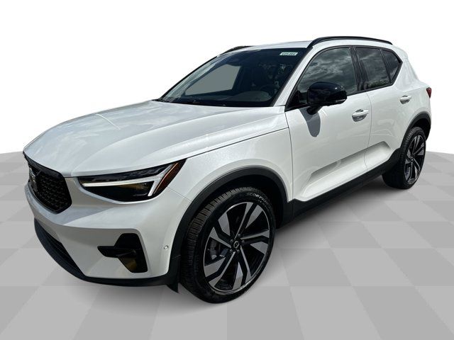 2025 Volvo XC40 Plus Dark Theme