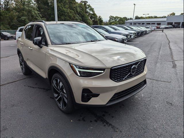 2025 Volvo XC40 Plus Dark Theme