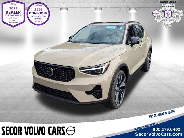 2025 Volvo XC40 Plus Dark Theme