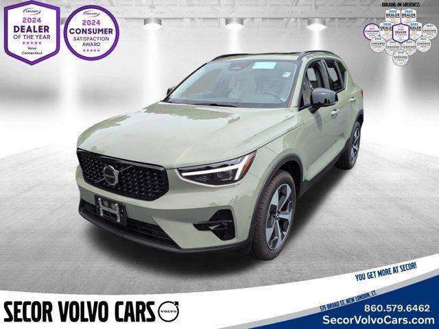 2025 Volvo XC40 Plus Dark Theme