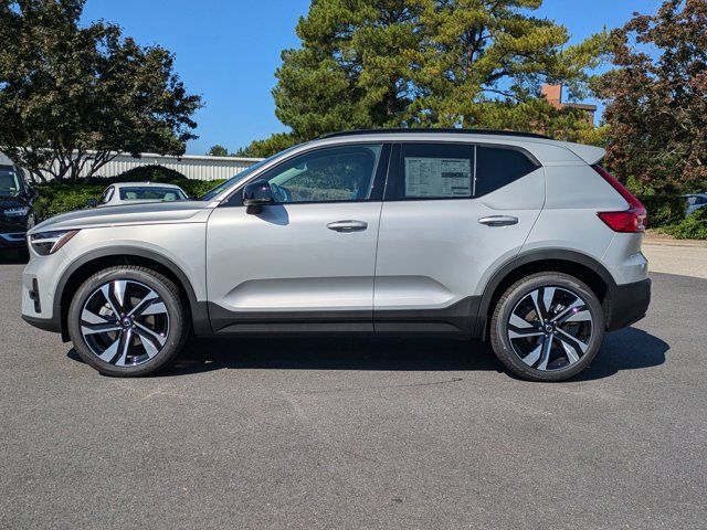 2025 Volvo XC40 Plus Dark Theme