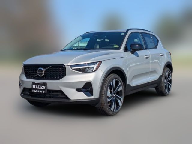 2025 Volvo XC40 Plus Dark Theme