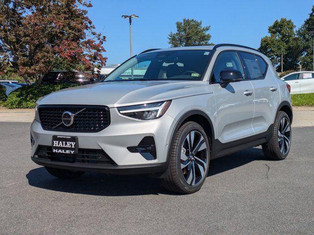 2025 Volvo XC40 Plus Dark Theme