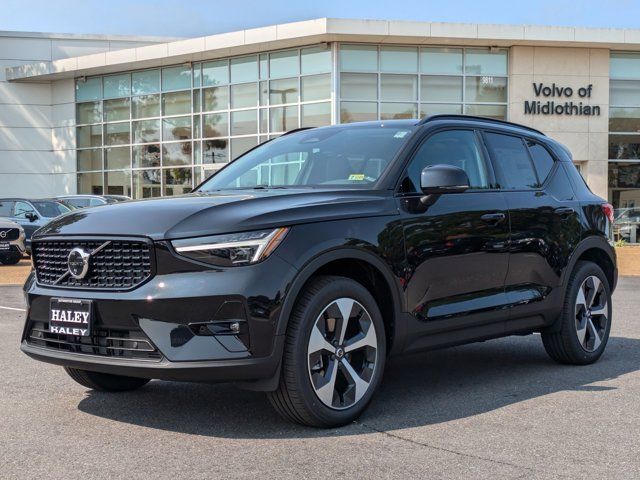 2025 Volvo XC40 Plus Dark Theme