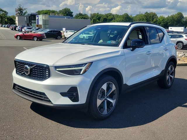 2025 Volvo XC40 Plus Dark Theme