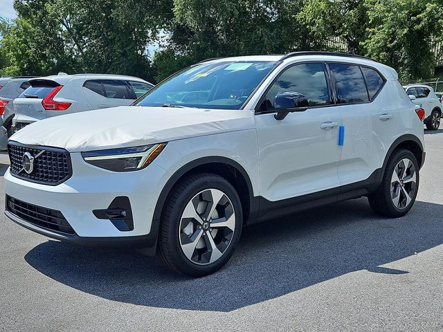 2025 Volvo XC40 Plus Dark Theme