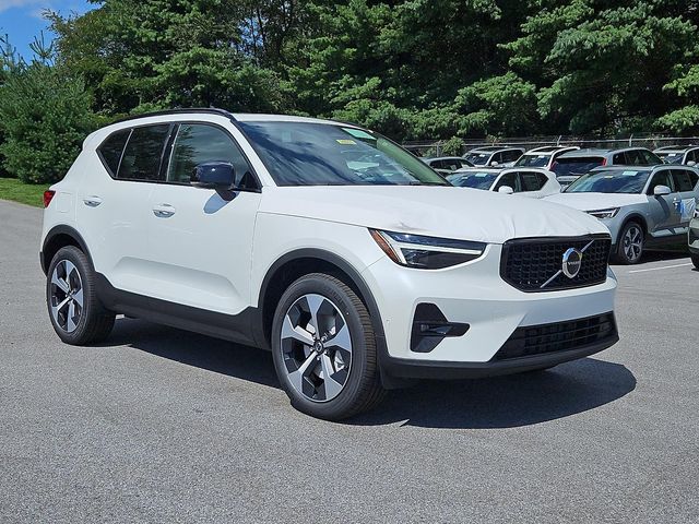 2025 Volvo XC40 Plus Dark Theme