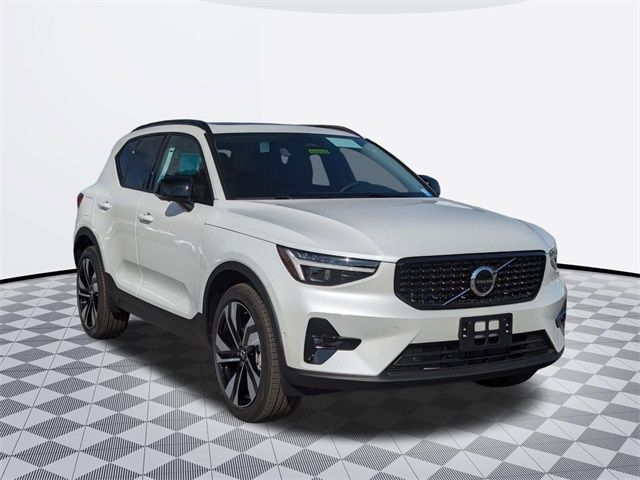 2025 Volvo XC40 Plus Dark Theme