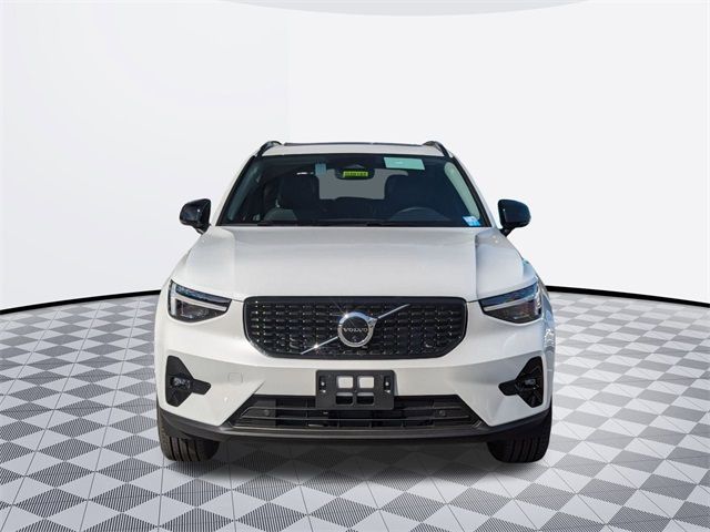 2025 Volvo XC40 Plus Dark Theme