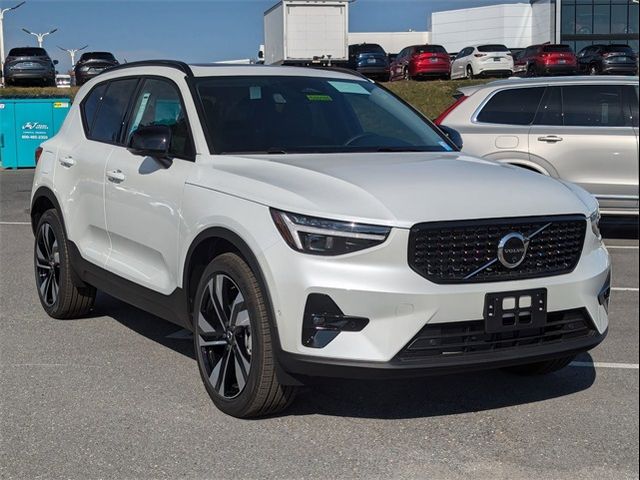 2025 Volvo XC40 Plus Dark Theme