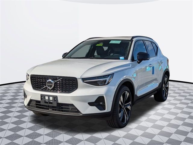 2025 Volvo XC40 Plus Dark Theme