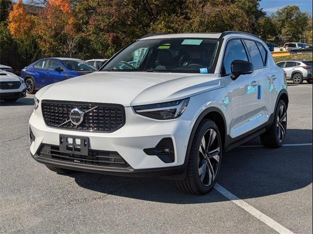 2025 Volvo XC40 Plus Dark Theme