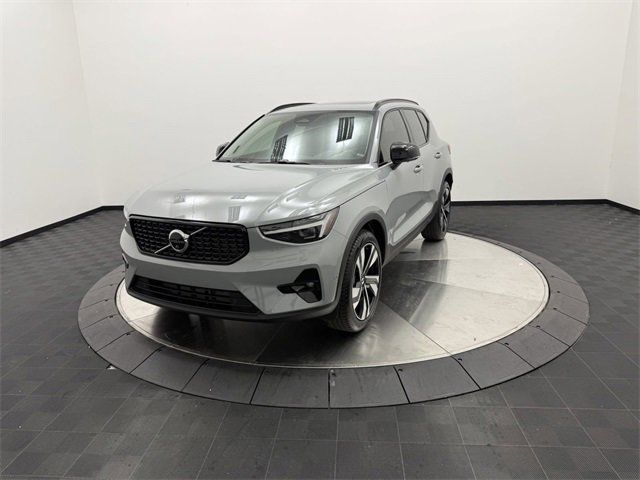 2025 Volvo XC40 Plus Dark Theme