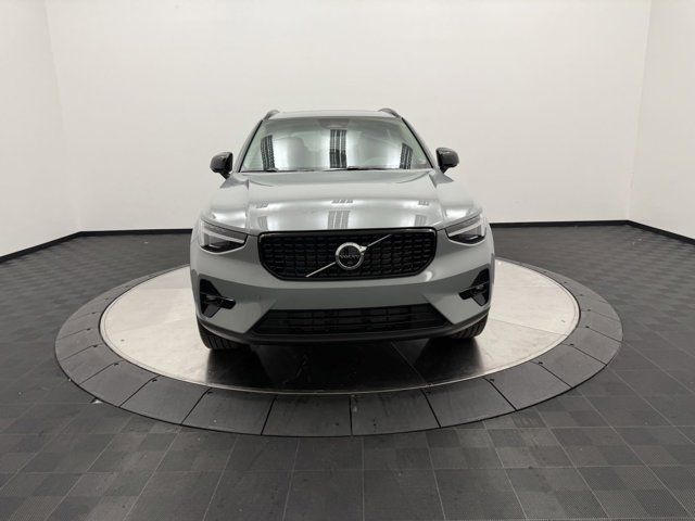 2025 Volvo XC40 Plus Dark Theme