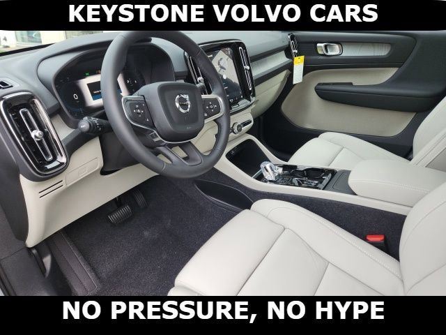 2025 Volvo XC40 Plus Dark Theme