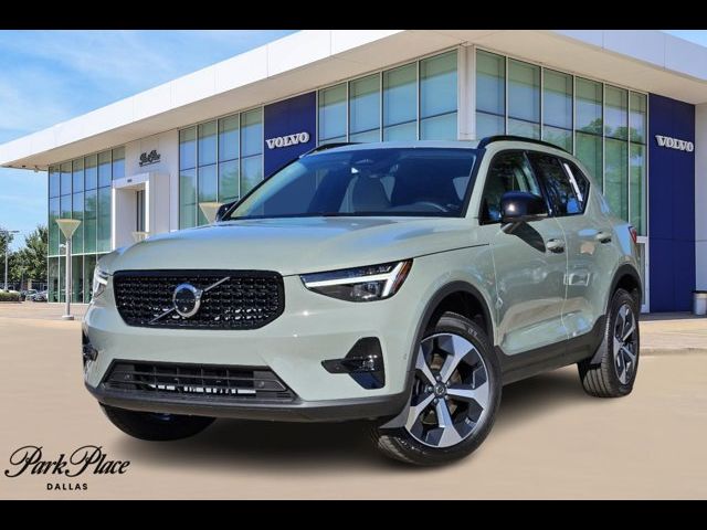 2025 Volvo XC40 Plus Dark Theme