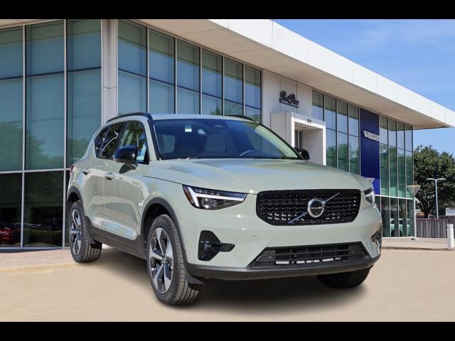 2025 Volvo XC40 Plus Dark Theme