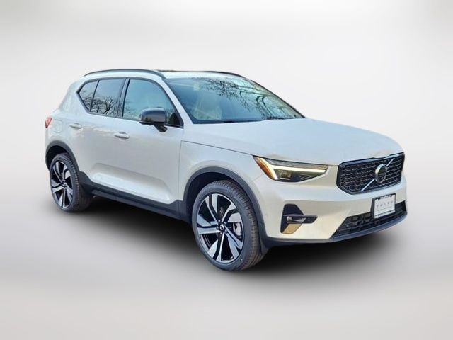 2025 Volvo XC40 Plus Dark Theme
