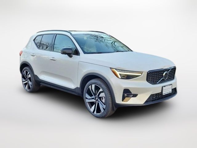 2025 Volvo XC40 Plus Dark Theme