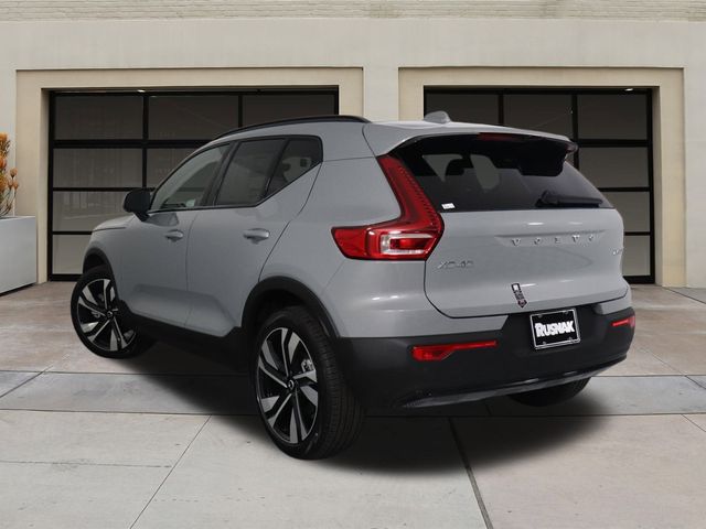 2025 Volvo XC40 Plus Dark Theme