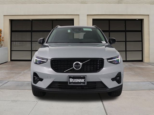 2025 Volvo XC40 Plus Dark Theme