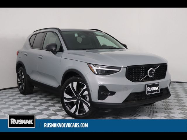 2025 Volvo XC40 Plus Dark Theme