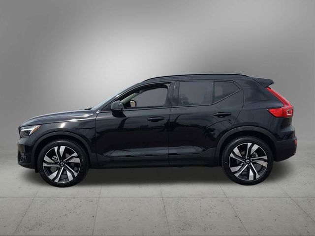 2025 Volvo XC40 Plus Dark Theme