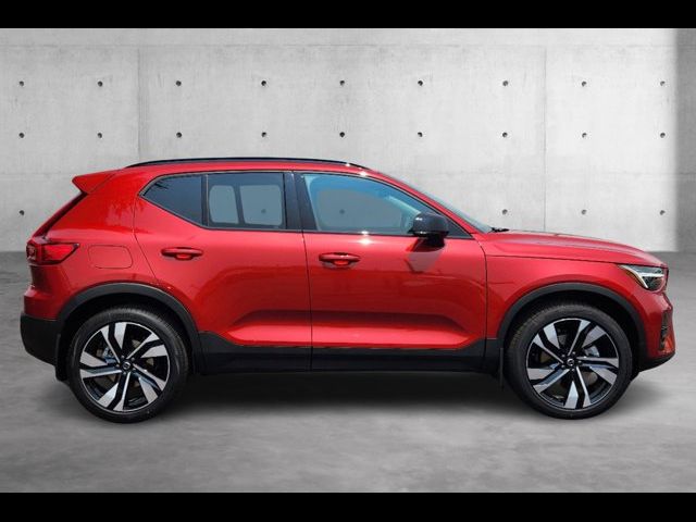 2025 Volvo XC40 Plus Dark Theme