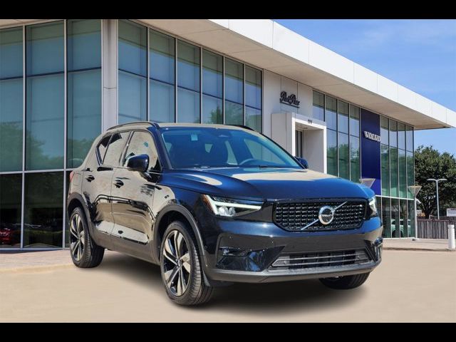 2025 Volvo XC40 Plus Dark Theme