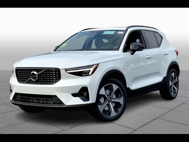 2025 Volvo XC40 Plus Dark Theme