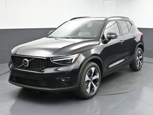 2025 Volvo XC40 Plus Dark Theme