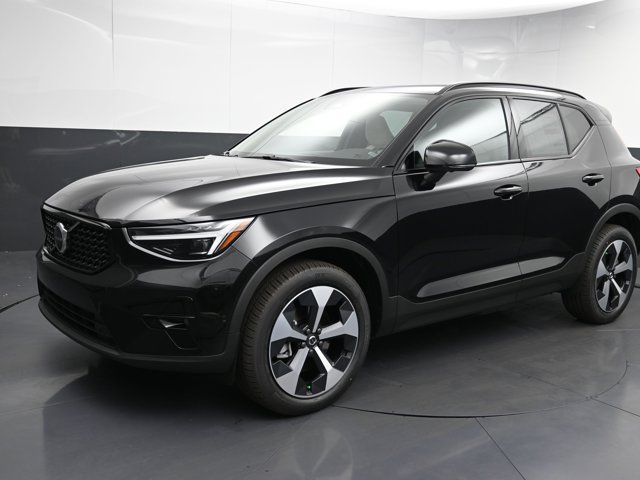 2025 Volvo XC40 Plus Dark Theme