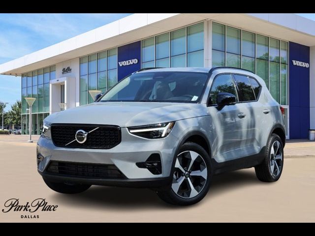 2025 Volvo XC40 Plus Dark Theme