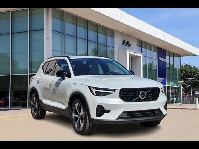 2025 Volvo XC40 Plus Dark Theme