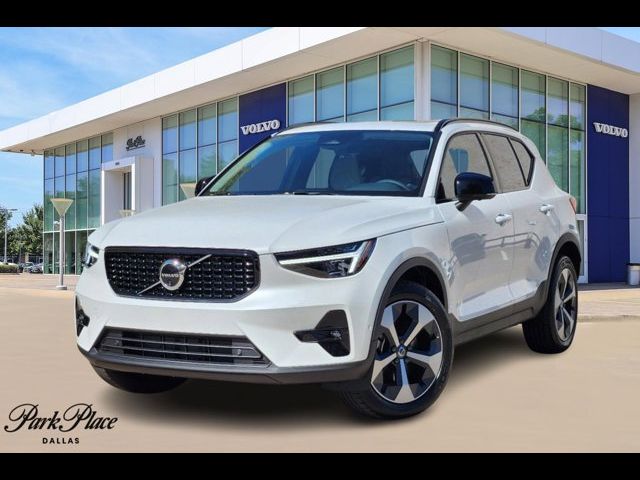 2025 Volvo XC40 Plus Dark Theme