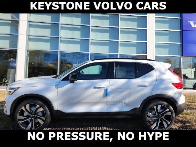 2025 Volvo XC40 Plus Dark Theme