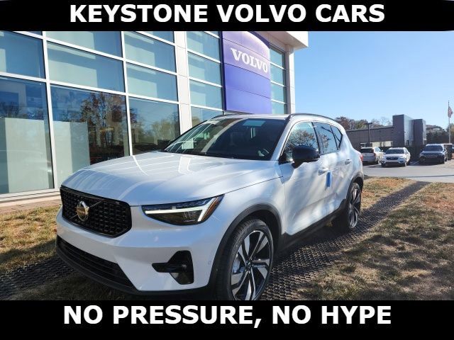 2025 Volvo XC40 Plus Dark Theme