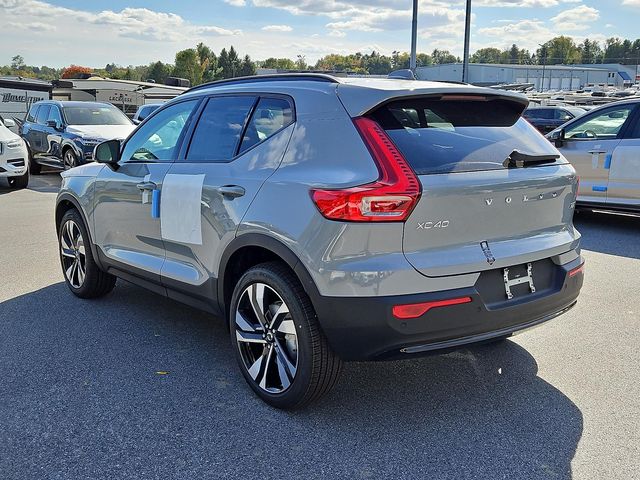 2025 Volvo XC40 Plus Dark Theme