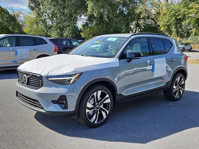 2025 Volvo XC40 Plus Dark Theme