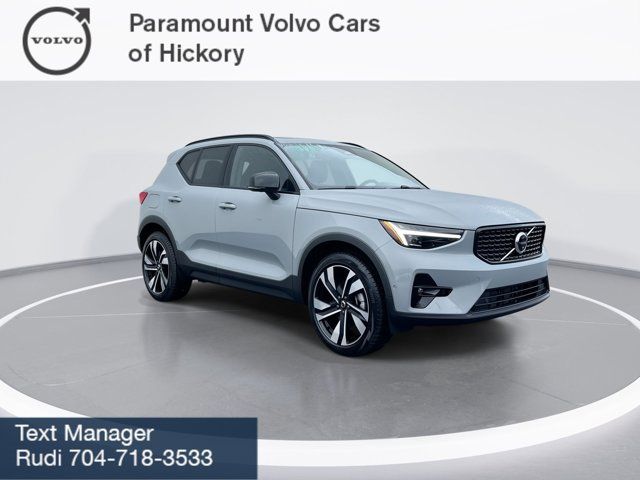 2025 Volvo XC40 Plus Dark Theme