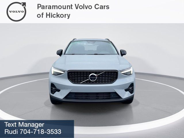 2025 Volvo XC40 Plus Dark Theme