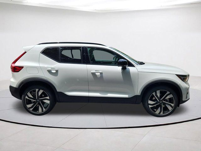 2025 Volvo XC40 Plus Dark Theme