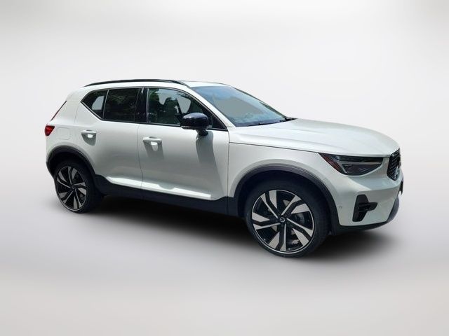 2025 Volvo XC40 Plus Dark Theme