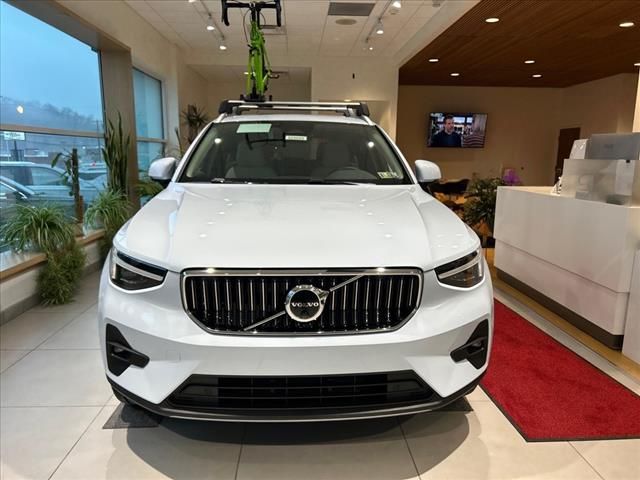 2025 Volvo XC40 Plus Bright Theme