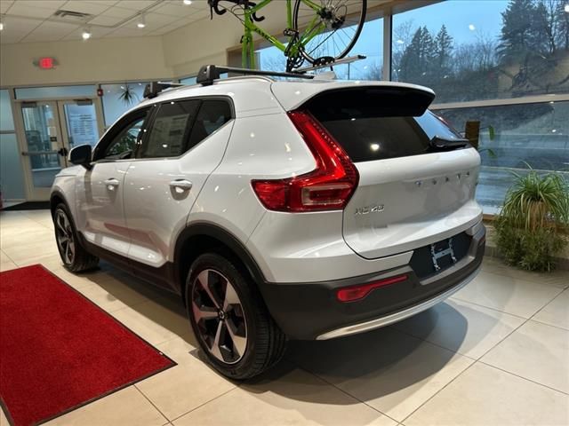 2025 Volvo XC40 Plus Bright Theme