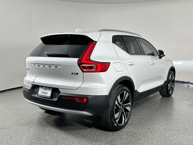 2025 Volvo XC40 Ultra Bright Theme