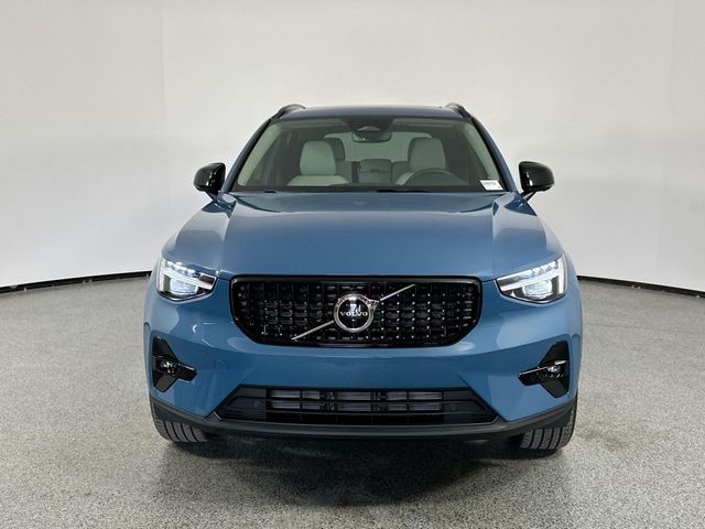 2025 Volvo XC40 Ultra Dark Theme