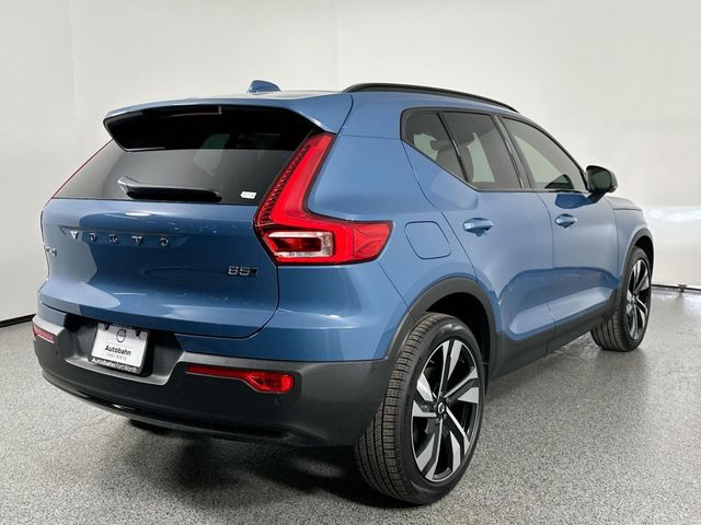 2025 Volvo XC40 Ultra Dark Theme