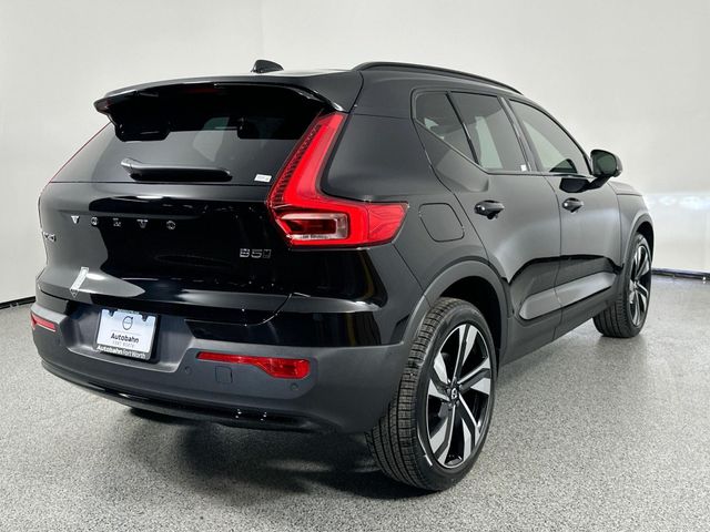 2025 Volvo XC40 Ultra Dark Theme